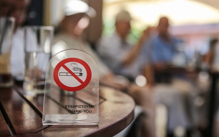 Το τσιγάρο που «άναψε» ξανά τη συζήτηση για τον αντικαπνιστικό