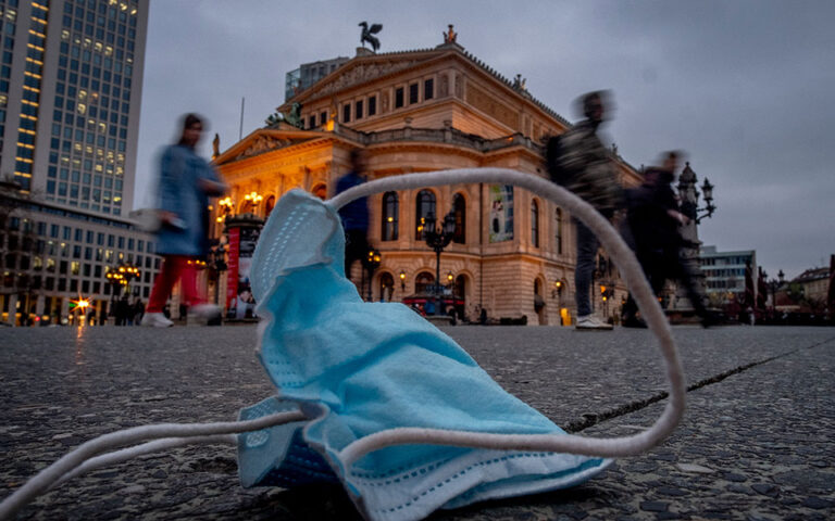 Γερμανία: «Η πανδημία έχει τελειώσει, βιώνουμε το πρώτο ενδημικό κύμα του κορωνοϊού»