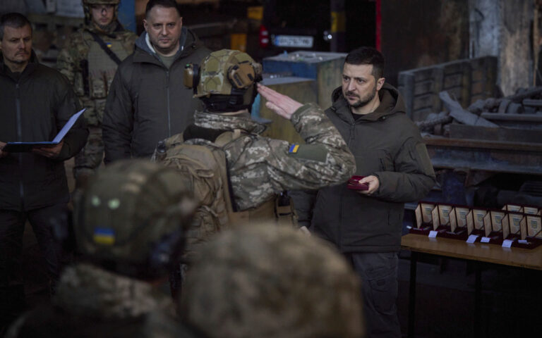 Πόλεμος στην Ουκρανία: Ο Ζελένσκι, μετά το μέτωπο, επισκέπτεται την Ουάσιγκτον