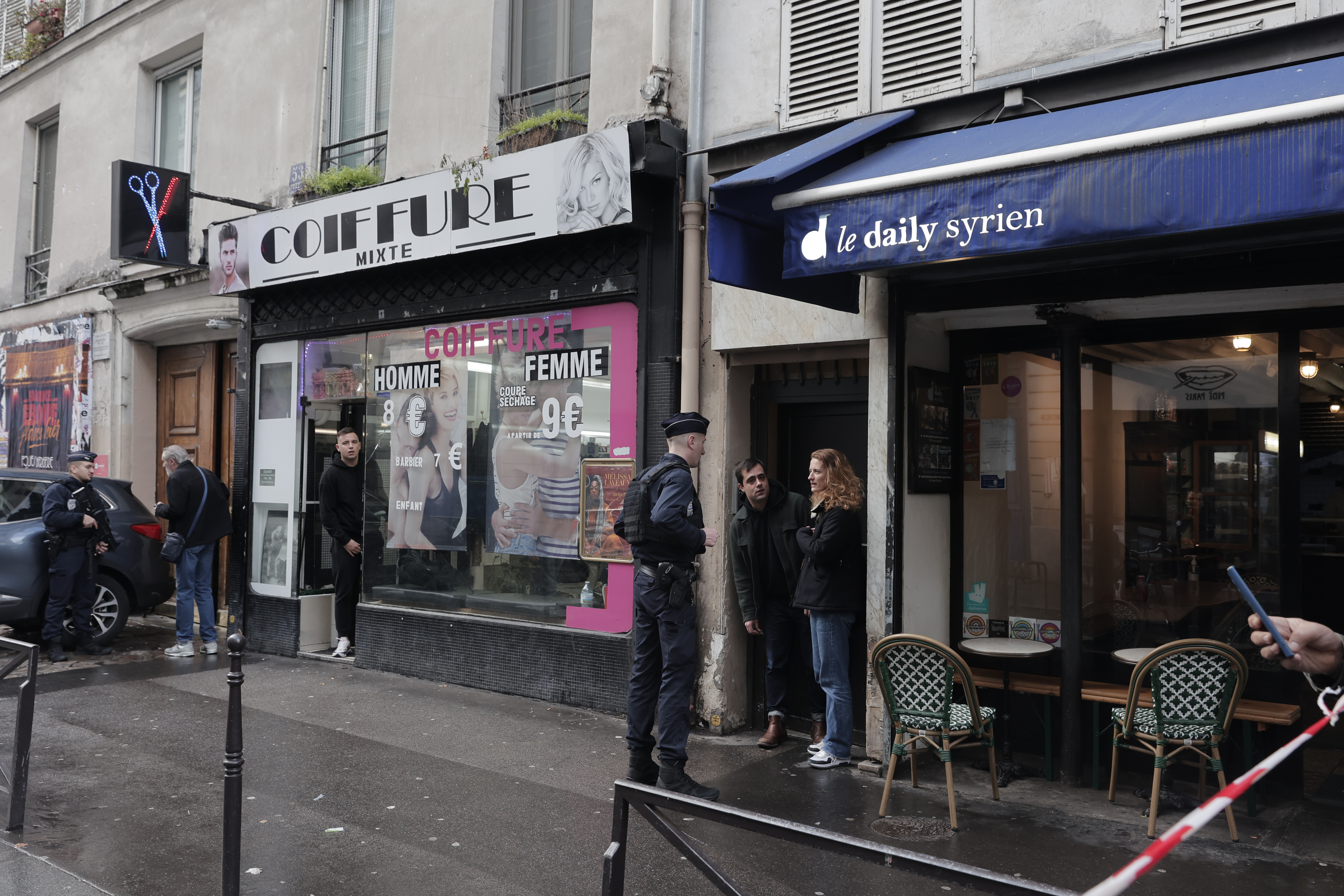 Παρίσι: Τρεις νεκροί από πυροβολισμούς στο κέντρο της πόλης-1