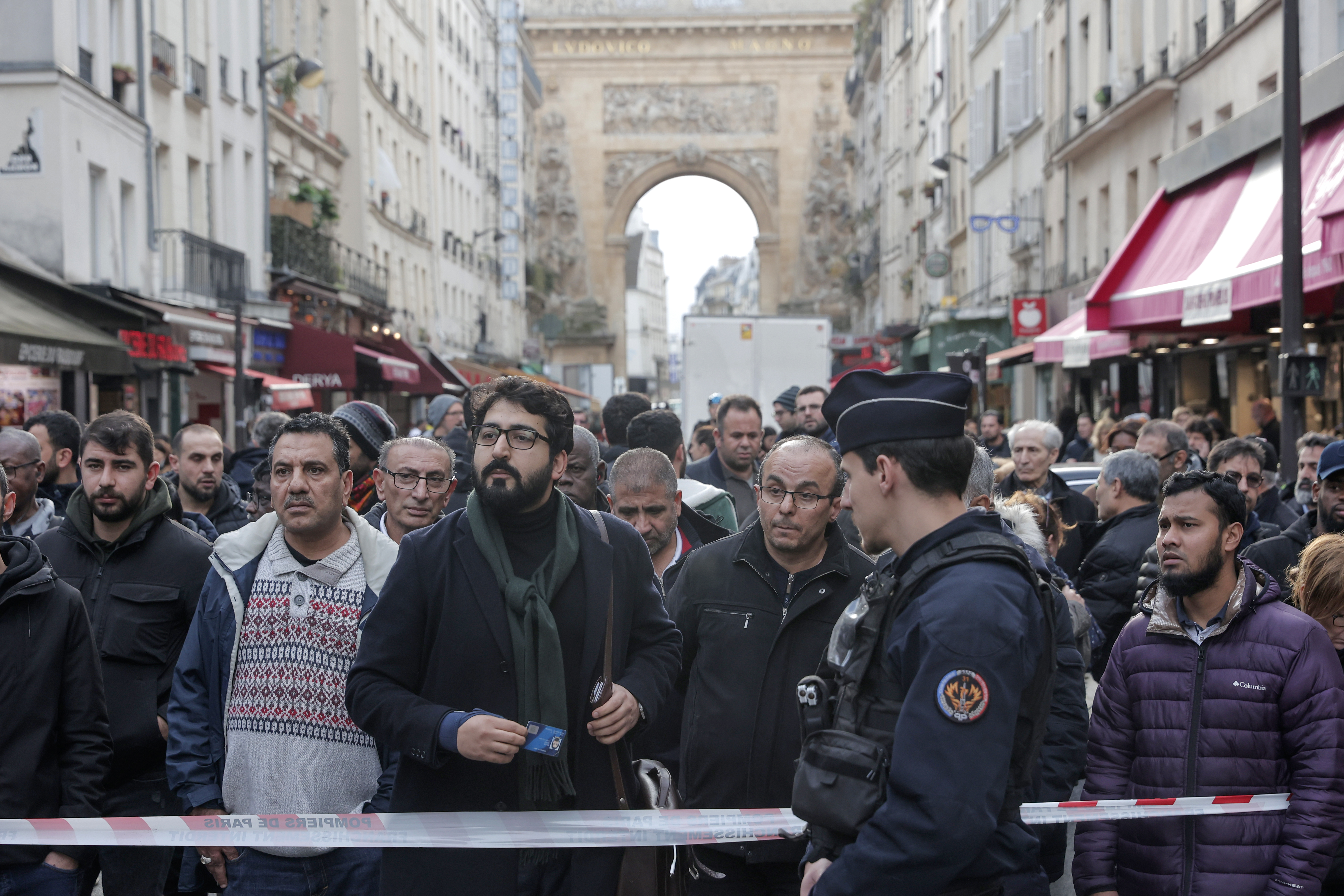 Παρίσι: Τρεις νεκροί από πυροβολισμούς στο κέντρο της πόλης-2