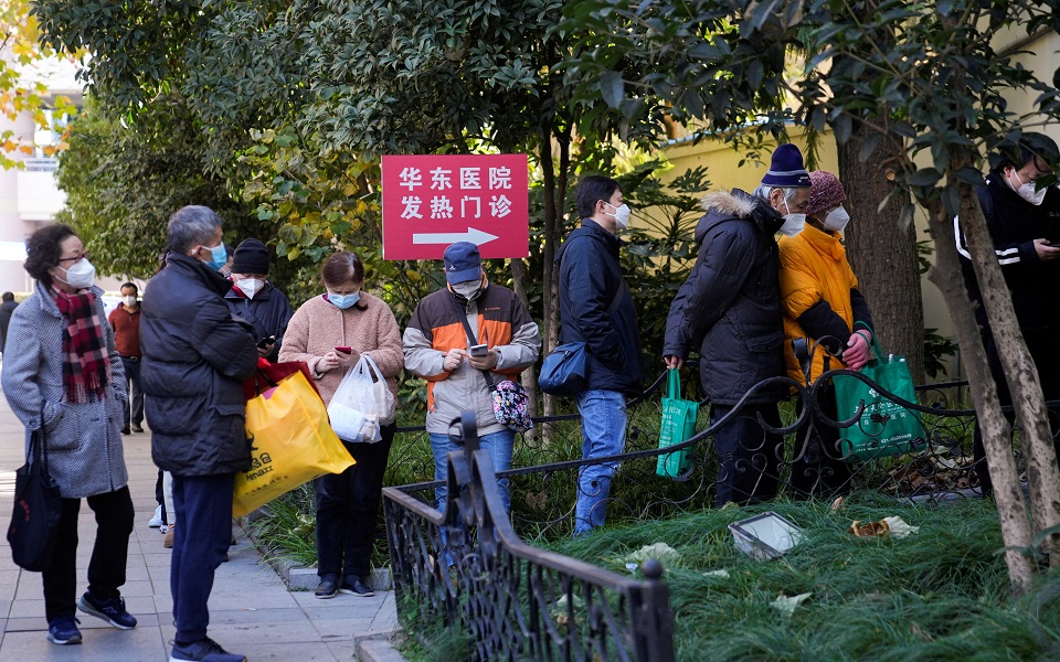 Κίνα: Νοσοκομείο στη Σαγκάη προειδοποιεί για «τραγική μάχη» με τον κορωνοϊό-1