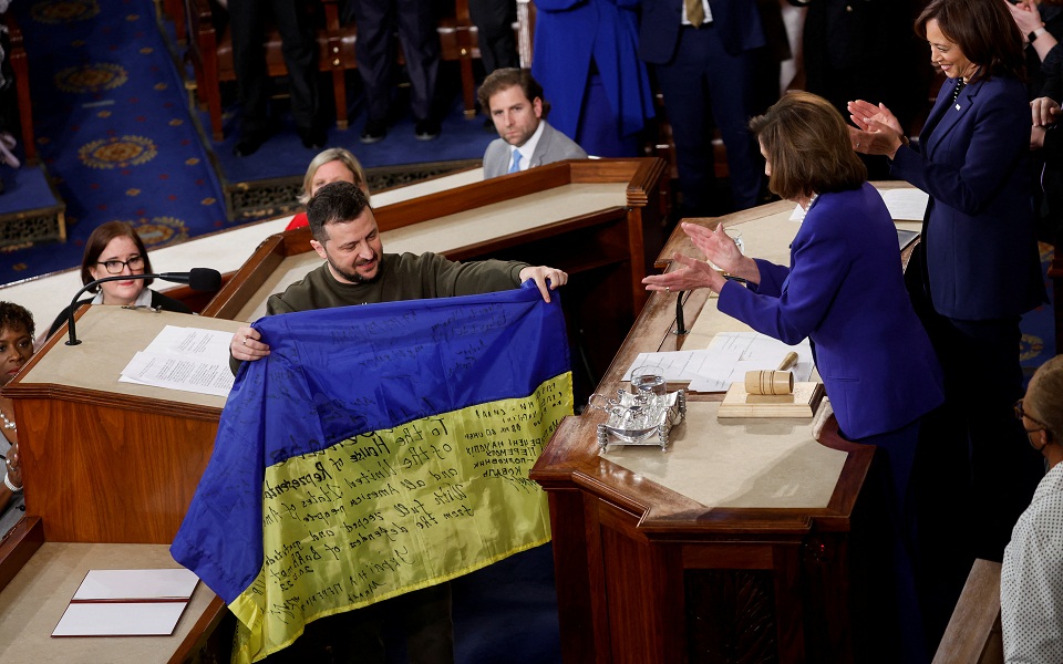 Ζελένσκι στο Κογκρέσο:  Η στρατιωτική βοήθεια των ΗΠΑ είναι «επένδυση», όχι «ελεημοσύνη»-2