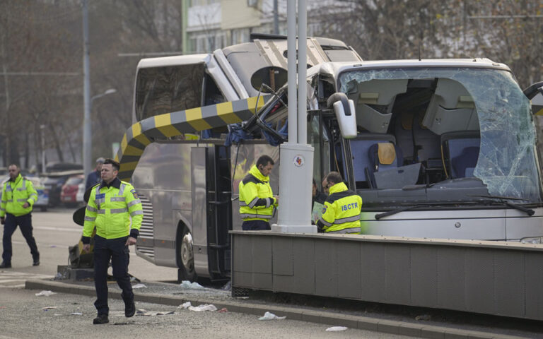 Δυστύχημα στο Βουκουρέστι: Επιστρέφουν στην Αθήνα οι περισσότεροι επιβάτες του πούλμαν – 53χρονος από τη Λάρισα το θύμα