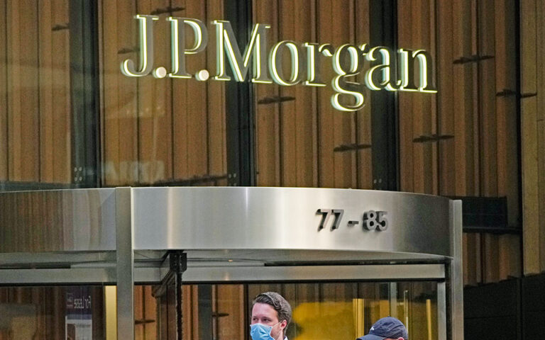 Στην JP Morgan το 48,5% της Viva Wallet
