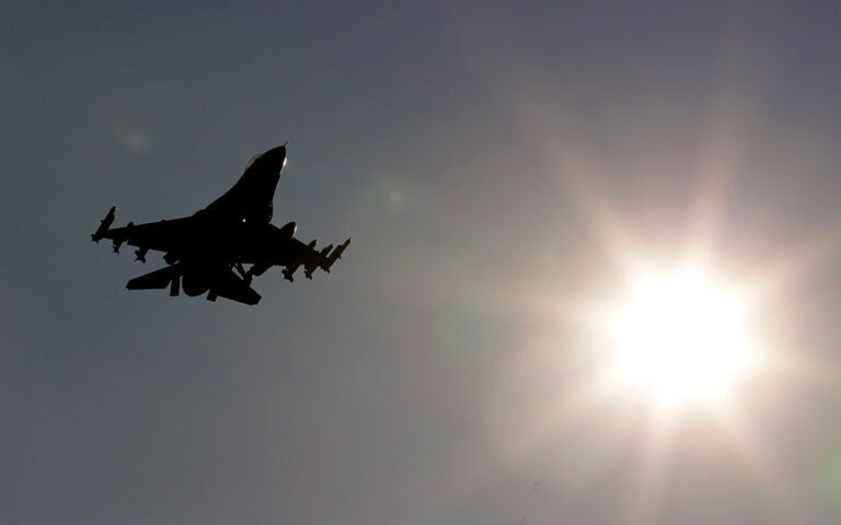 Δύο ζεύγη τουρκικών F-16 πέταξαν πάνω από την Κίναρο