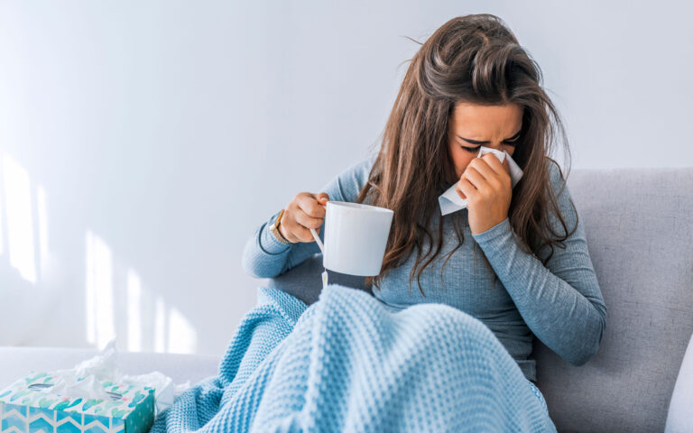 Χριστούγεννα με τις ιογενείς λοιμώξεις σε έξαρση – Σαρώνει η γρίπη στις ηλικίες 5 έως 14 ετών