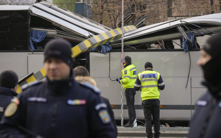 Βουκουρέστι: Μαρτυρίες στην «Κ» – Σοκαρισμένοι οι επιβάτες του λεωφορείου – Τι προκάλεσε το δυστύχημα