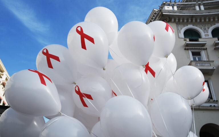 Παγκόσμια Ημέρα κατά του AIDS: Συστήνεται Εθνικό Μητρώο ασθενών με HIV