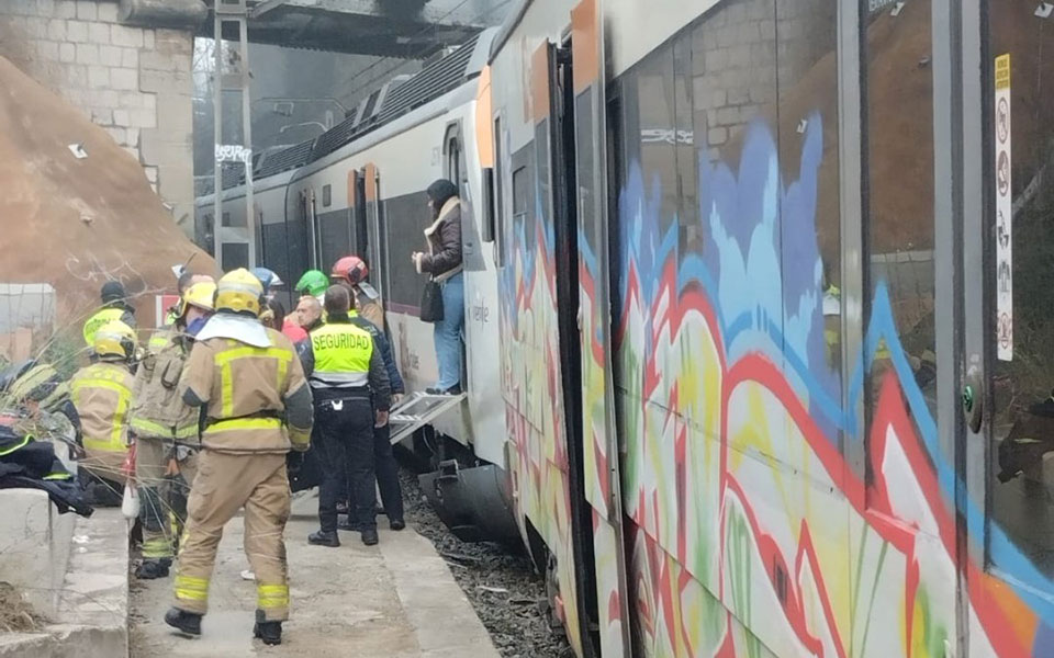 Ισπανία: Τουλάχιστον 150 τραυματίες από σύγκρουση τρένων στη Βαρκελώνη-2