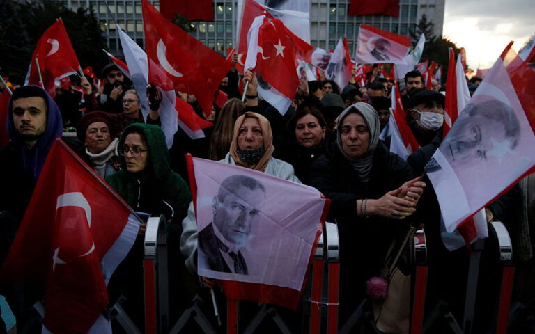 Τουρκία: Χιλιάδες πολίτες στους δρόμους ενάντια στην καταδίκη Ιμάμογλου