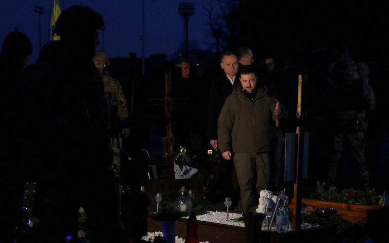 Ζελένσκι: «Η ρωσική τρομοκρατία δεν μπορεί να σταματήσει παρά με τα όπλα»