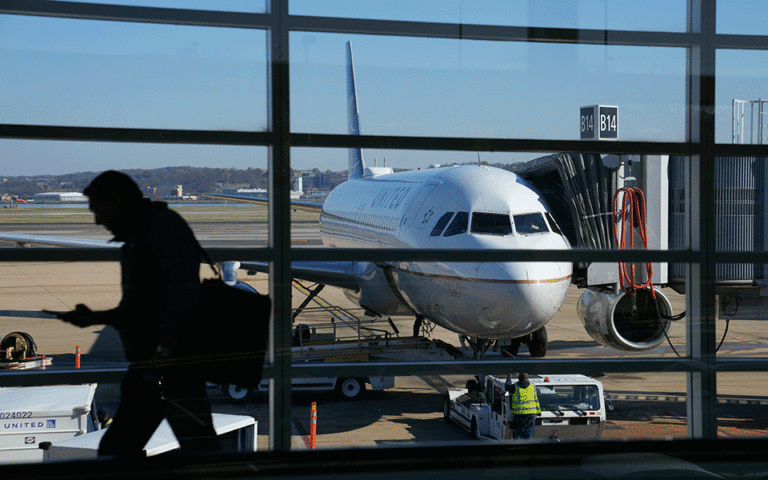 ΗΠΑ: Ομαλοποιείται η κατάσταση στα αεροδρόμια – Καθυστερήσεις σε πάνω από 30.000 πτήσεις