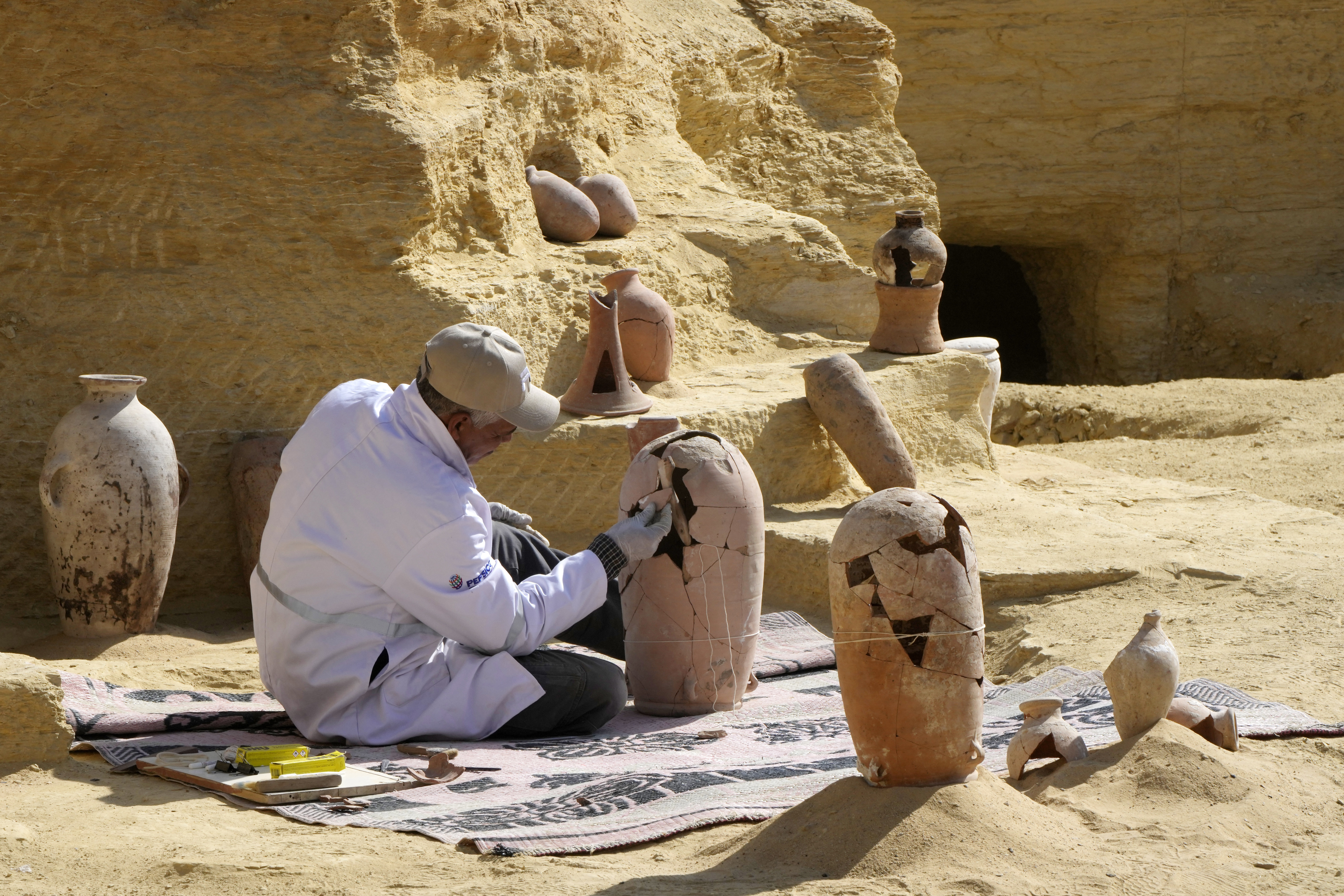 Αίγυπτος: Βρέθηκε μούμια 4.300 ετών καλυμμένη με φύλλα χρυσού-1