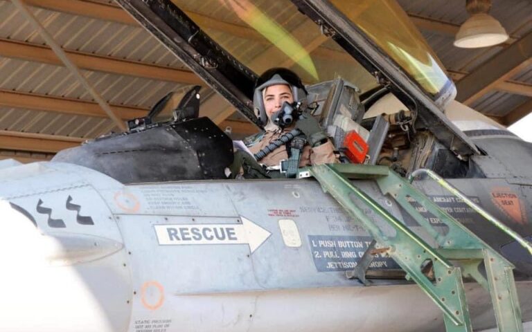 Ιορδανία: Πρώτη πτήση για την πρώτη γυναίκα πιλότο F-16