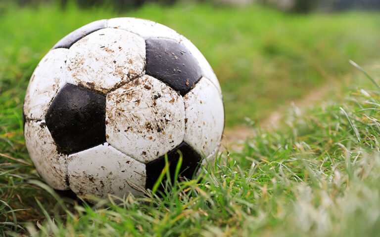 Ποδόσφαιρο: Γιατί χάνονται ζωές στα γήπεδα των τοπικών