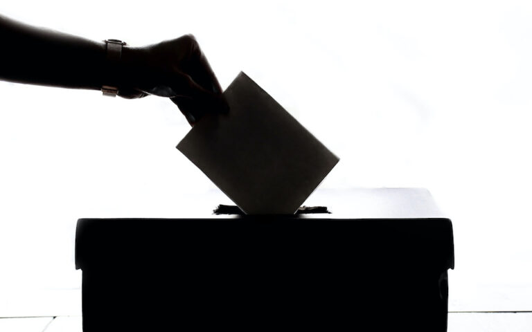 Δημοσκόπηση MRB: Οι αναποφάσιστοι των εκλογών – Με ποια κριτήρια θα ψηφίσουν και τι κυβέρνηση προτιμούν