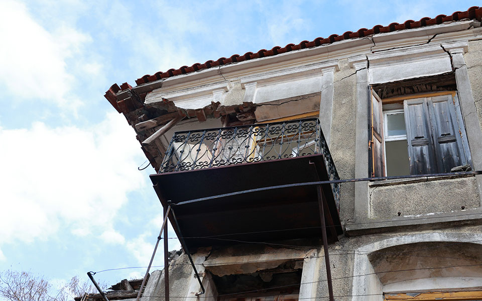 Σεισμοί στη Λέσβο: Άντεξαν κτίσματα 170 ετών – Ανησυχία για τα άγνωστα ρήγματα-1