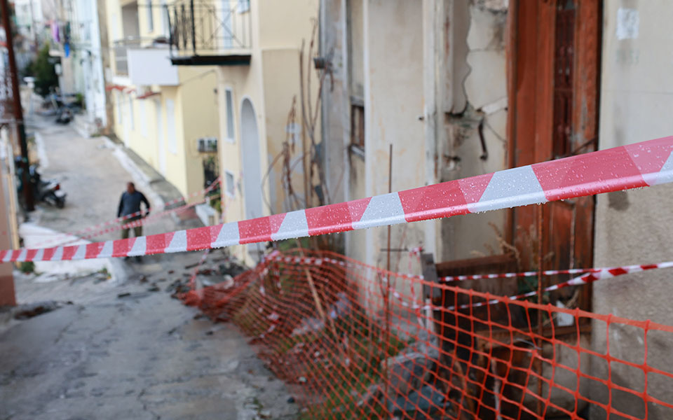 Σεισμοί στη Λέσβο: Άντεξαν κτίσματα 170 ετών – Ανησυχία για τα άγνωστα ρήγματα-2