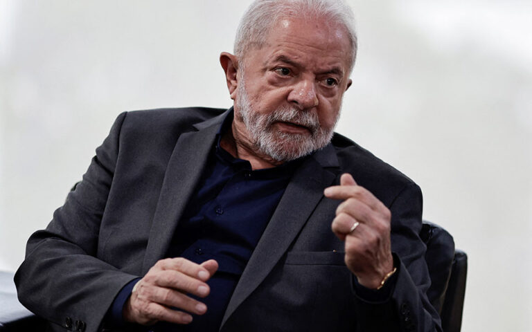 Βραζιλία: Ο Λούλα «ξαναπιάνει δουλειά» – Σύσκεψη με τους θεσμούς και τη στρατιωτική ηγεσία