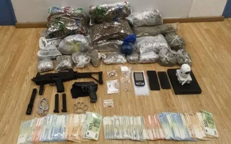 Σύλληψη δύο ατόμων για διακίνηση ναρκωτικών – Κατασχέθηκαν οκτώ κιλά κάνναβης