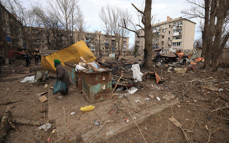 Η Μόσχα κατηγορεί την Ουκρανία ότι προκάλεσε 14 νεκρούς από πλήγμα σε νοσοκομείο στο Λουγκάνσκ