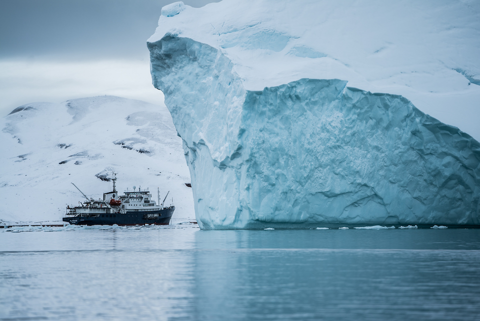 Αρκτική: Η υποβρύχια ηχορύπανση από τα πλοία «διώχνει» τις φάλαινες-1