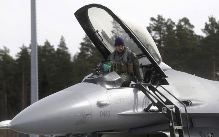 Ουκρανία: Οι πιλότοι θα χρειαστούν έξι μήνες για να μάθουν να πετούν τα F-16