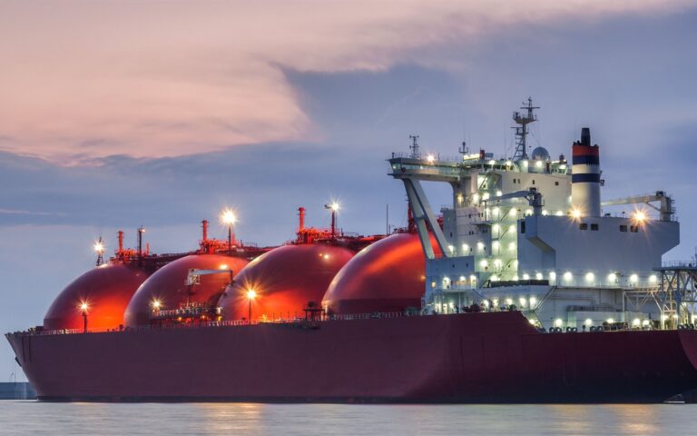 Ενέργεια: Σε υψηλά επίπεδα οι τιμές LNG, όλοι τρέχουν να κλείσουν μακροπρόθεσμα συμβόλαια