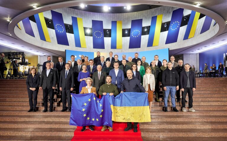 Η Ε.Ε. στο πλευρό της Ουκρανίας με 50 δισ. ευρώ
