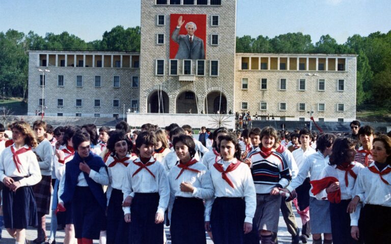 Μεγαλώνοντας στην Αλβανία του Χότζα