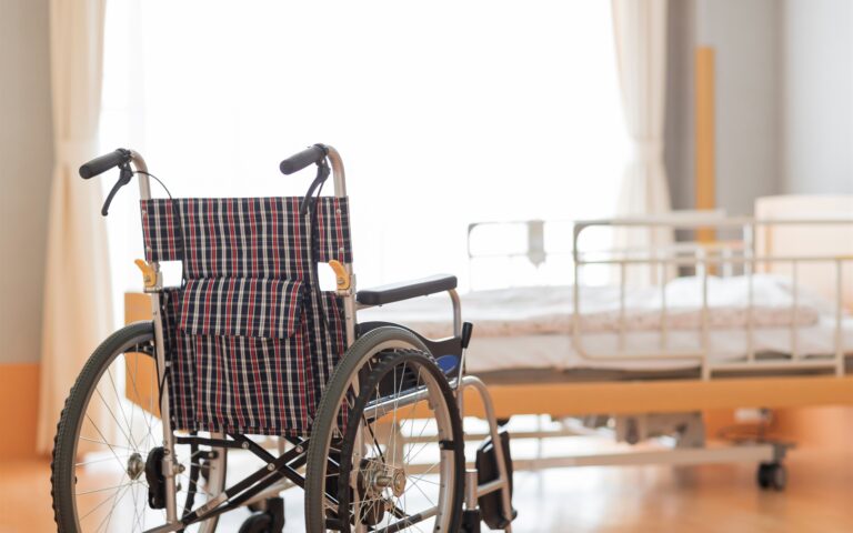 Πόρισμα-σοκ για το γηροκομείο στον Κορυδαλλό: «Υπάρχουν τρόφιμοι που φαίνεται να αγνοούνται»