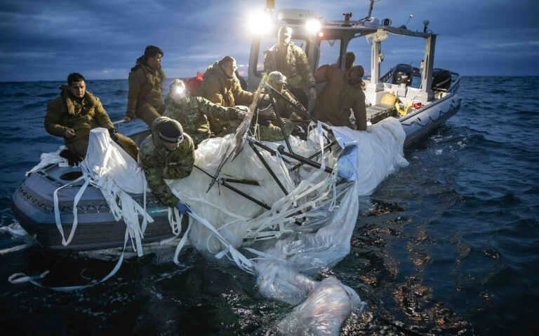 ΗΠΑ: Τα άγνωστα αντικείμενα που καταρρίφθηκαν σε Αλάσκα και Καναδά ήταν μπαλόνια | Η ΚΑΘΗΜΕΡΙΝΗ