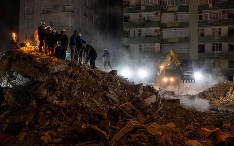 Λέκκας για σεισμούς στην Τουρκία: Οι νεκροί ίσως ξεπεράσουν τις 50.000 – Οι παράγοντες που οδήγησαν στην καταστροφή
