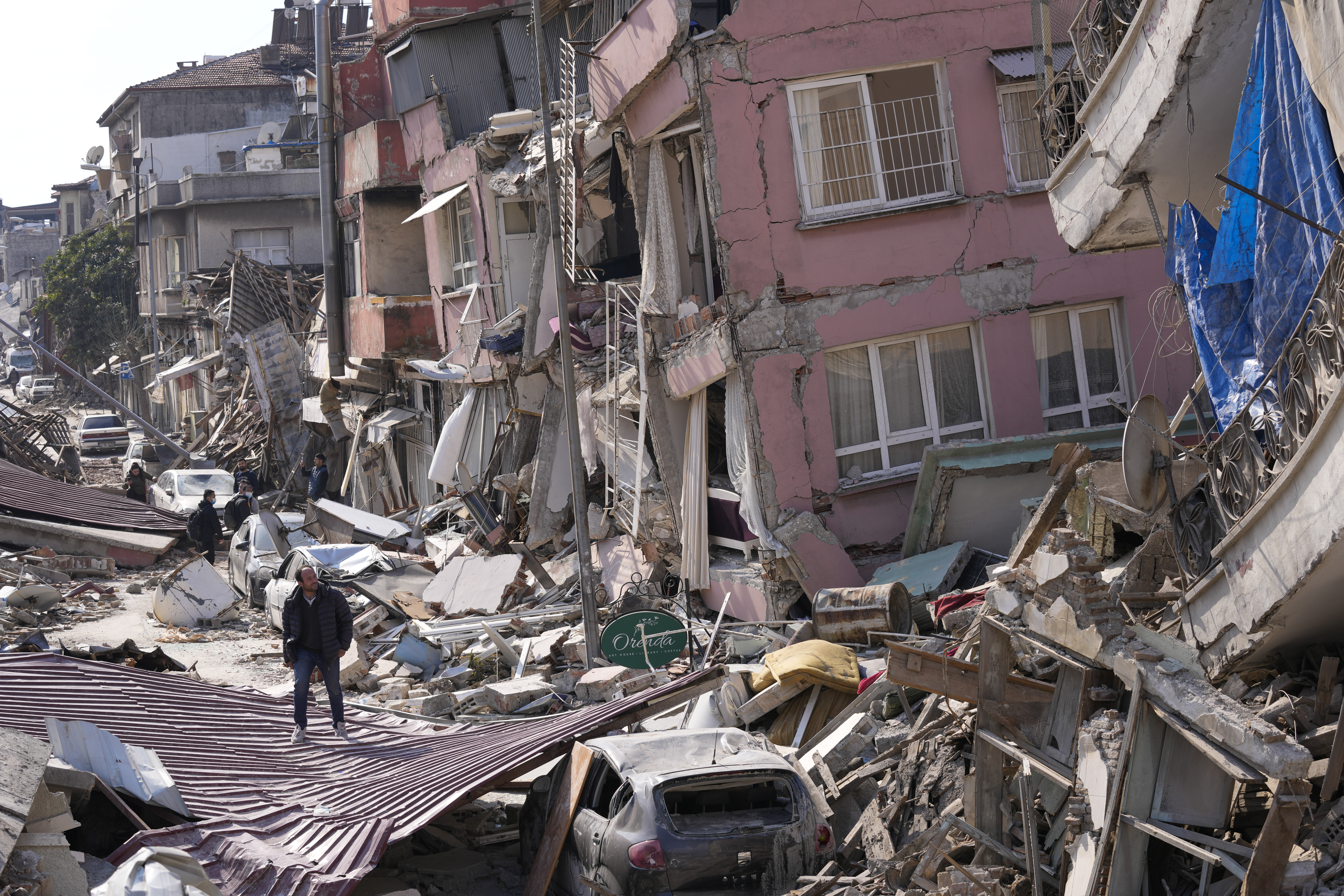 Σεισμός στην Τουρκία: Ο πόνος δίνει τη θέση του στον θυμό και την απογοήτευση-1