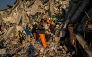 Σεισμός σε Συρία και Τουρκία: Ελπίδα στα χαλάσματα – Συνεχίζονται οι διασώσεις-1