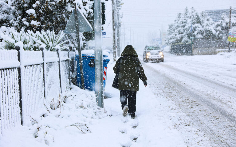 Κακοκαιρία «Μπάρμπαρα»: Επιμένουν οι χιονοπτώσεις στην Αττική – Πού θα υπάρξουν έντονα φαινόμενα