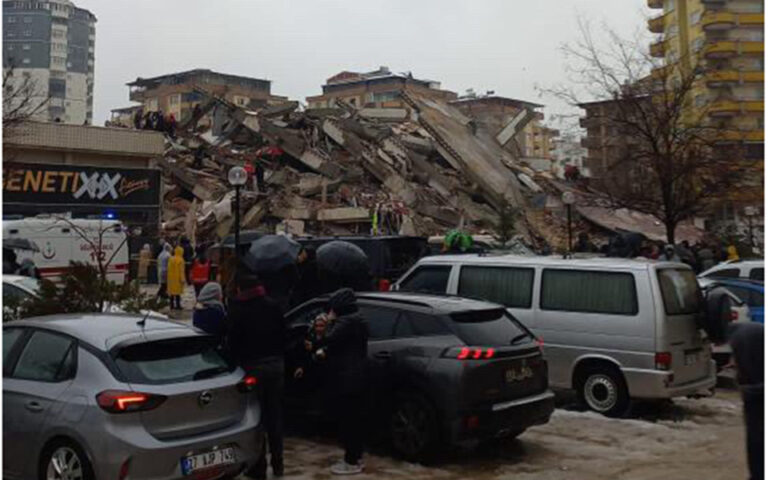 Σεισμός στην Τουρκία: «Σαν μετεωρίτης που χτύπησε τη γη» – Συγκλονιστικές μαρτυρίες στην «Κ»
