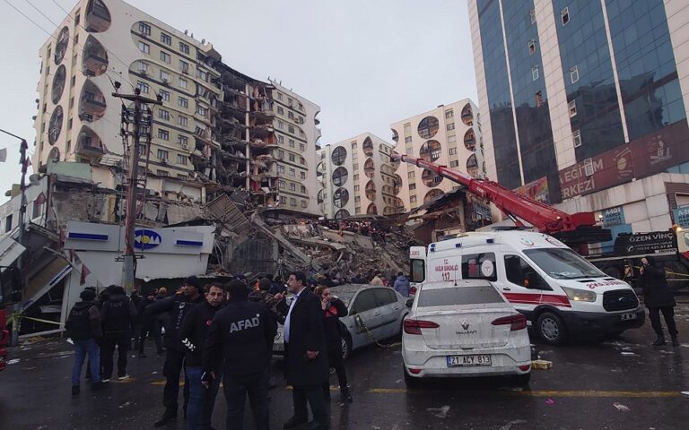 Τουρκία-Συρία: Εκατοντάδες νεκροί από σεισμό 7,8 βαθμών στο Γκαζιάντεπ