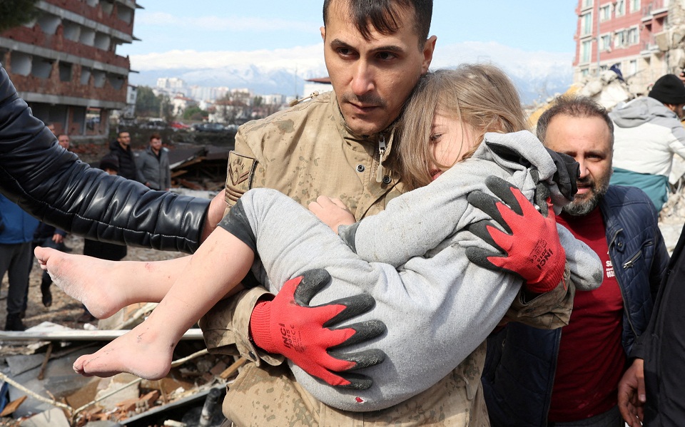 Σεισμός σε Τουρκία-Συρία: Μάχη με τον χρόνο – Πάνω από 8.700 οι νεκροί-4