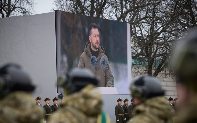 Πόλεμος στην Ουκρανία: Εκδήλωση τιμής στο Κίεβο – Αφιξη Μοραβιέτσκι
