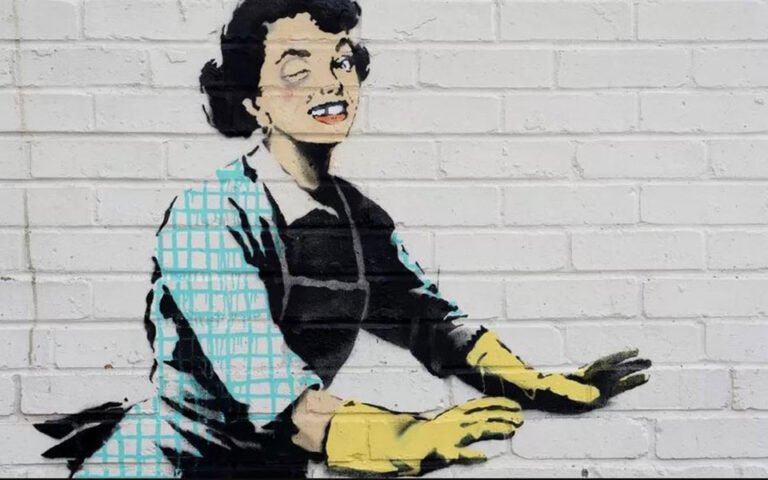 Ο Banksy επιστρέφει για τον Άγιο Βαλεντίνο, με τοιχογραφία κατά της ενδοοικογενειακής βίας