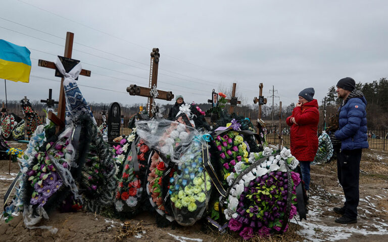 Ουκρανία: Από την Μπούτσα στο Κραματόρσκ, οι Ουκρανοί τιμούν τα θύματα του πολέμου