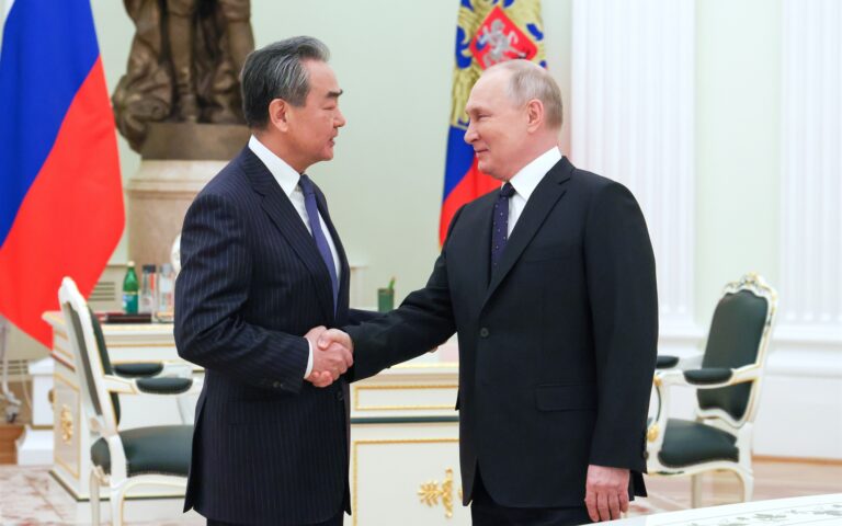 Επίδειξη ενότητας από Ρωσία και Κίνα