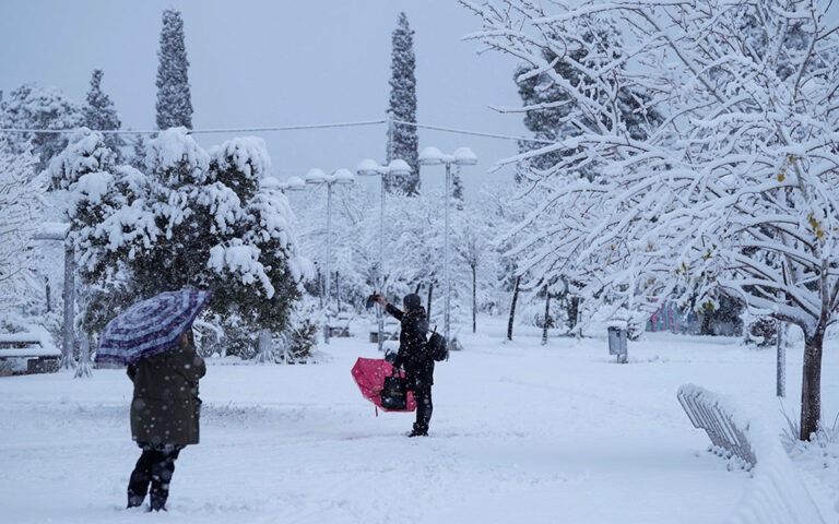Κακοκαιρία «Μπάρμπαρα»: Νέο κύμα χιονοπτώσεων στην Αττική – Εντονα φαινόμενα σε Στερεά και Μαγνησία