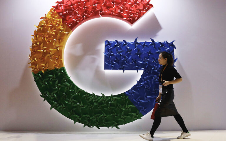 ChatGPT: Απειλεί να ρίξει από τον «θρόνο» της τη Google;