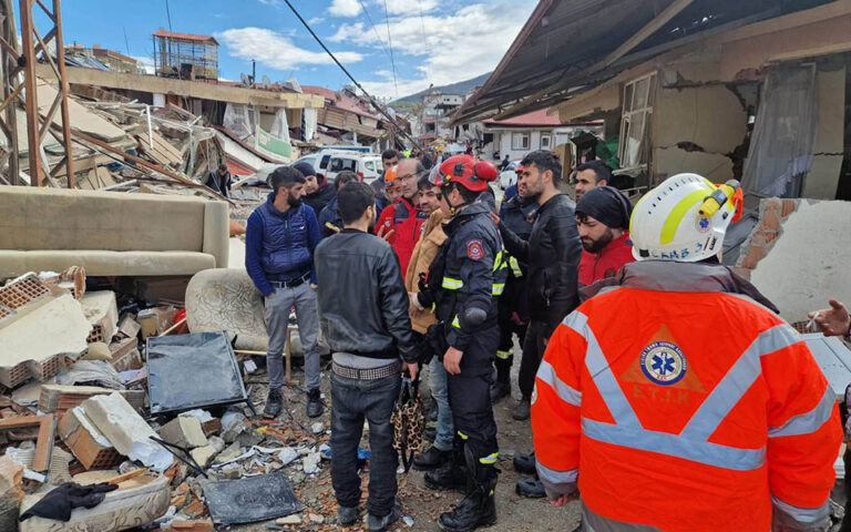 Σεισμός στην Τουρκία: Η ΕΜΑΚ απεγκλώβισε νεαρή γυναίκα – «Σας ευχαριστώ» είπε σε σπαστά ελληνικά