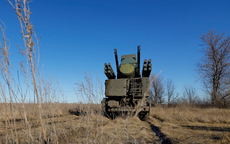 Ουκρανία: Η Μόσχα μεταφέρει στρατεύματα και βαρύ εξοπλισμό στο Λουγκάνσκ
