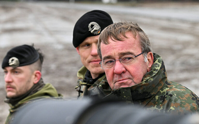 Ουκρανία: Αιφνιδιαστική επίσκεψη του υπουργού Άμυνας της Γερμανίας στο Κίεβο