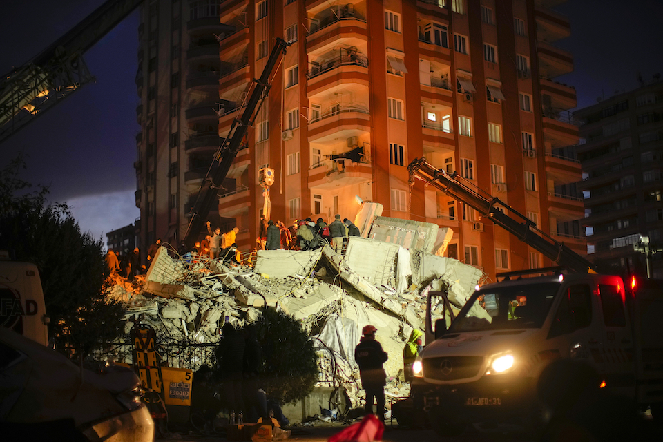 Σεισμός σε Τουρκία και Συρία: Μάχη με τον χρόνο στα χαλάσματα-1